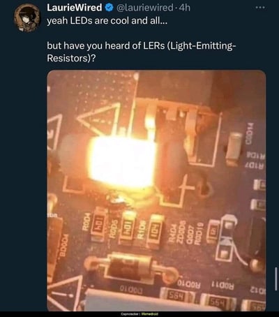 这是一张电子圈的搞笑梗图，推特用户LaurieWired先吐槽“LED确实很酷…”，接着玩梗提出不存在的“LER（发光电阻）”，配图是电路板上一个电阻因过载过热发光甚至烧毁的画面，把故障的电子元件调侃成新型发光元件，是电子工程师圈的自嘲整活梗。
玩梗说明：LER是网友创造的虚构元件，将LED（发光二极管）的D替换成R（电阻Resistor），用真实的电阻烧毁发光场景来玩梗，制造反差搞笑效果。