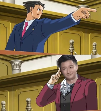 图片为上下拼接的对比图，上方是《逆转裁判》中的经典角色成步堂龙一，他身着蓝色西装、系红色领带，站在法庭场景中，表情严肃地伸出右手食指指向前方，背景为金色的法庭木质结构。下方则是将成龙的面部照片拼接到动画风格的红色律师袍人物身上，该人物同样处于法庭背景中，左手食指指向太阳穴，面带微笑，姿态轻松俏皮。整体通过动画角色与真人面部的合成，形成幽默的反差效果。