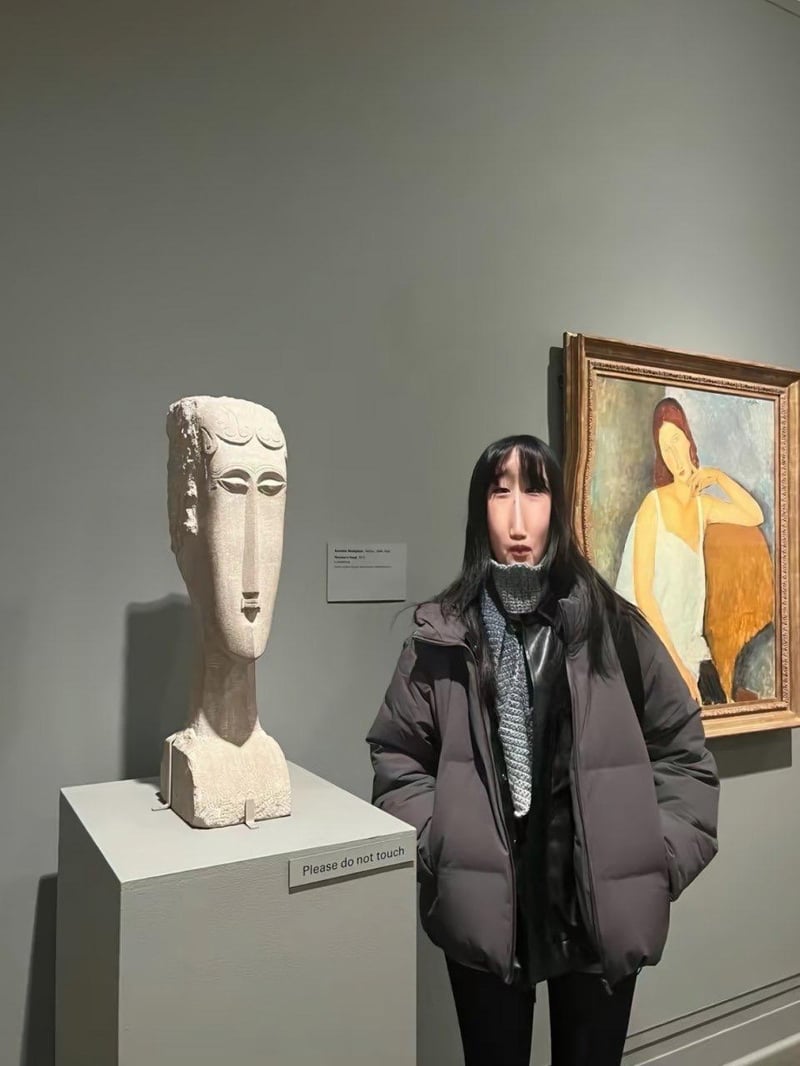 《坐着的女人》（莫迪利亚尼绘画作品）