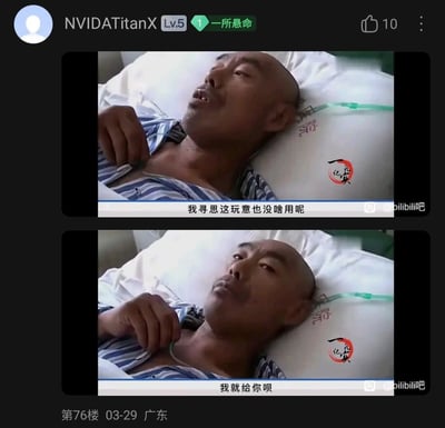 这是一张由两张视频截图拼接而成的上下对比连环图，图中是一位躺在病床上的光头男性患者，身着蓝白条纹病号服，头部连接着吸氧管。第一张图里，男子带着无所谓的神态说道“我寻思这玩意也没啥用呢”，手抓着吸氧管；第二张图中他接着说“我就给你呗”，依旧是漫不经心的表情，似乎觉得吸氧管没有用处，想要将其转手，整体画面充满生活化的搞笑感，用直白的口语化表达传递出对物品无用的调侃心态。