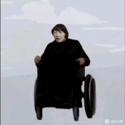 一张AI生成的图片，展示一个穿着黑色衣服的人坐在轮椅上，以一种不自然的方式漂浮在半空中。背景是简单的天空和几朵白云，整体画面呈现出超现实的视觉效果。