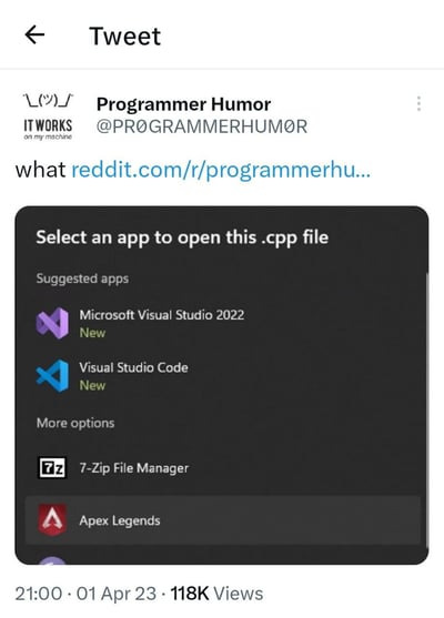 这是一条来自X平台（原Twitter）@PRØGRAMMERHUM0R账号的搞笑推文，内容是Windows系统弹出的「选择应用打开.cpp文件」窗口，在「更多选项」里居然出现了射击游戏《Apex英雄》（Apex Legends）的选项。.cpp是C++编程语言的代码文件，和游戏完全没有关联，这种荒诞的反差感制造了程序员相关的搞笑效果，调侃系统文件关联的离谱情况或是恶搞的设置。