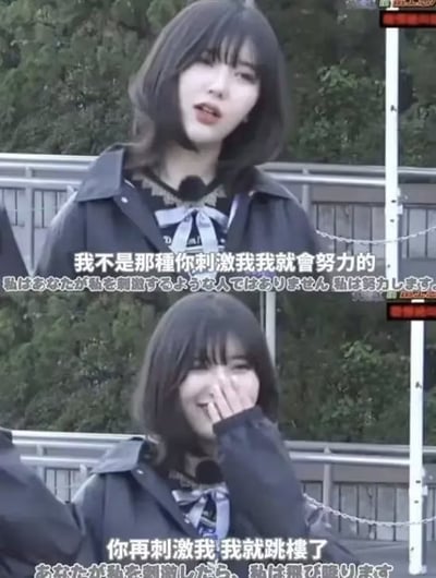 图片为上下两格的真人截图对比，展示一位短发女生对“刺激”的幽默回应。上格中女生表情平静，背景为户外绿植与金属栏杆，配文“我不是那种你刺激我我就会努力的”（下方有日文原版文字）；下格中女生单手捂嘴轻笑，配文“你再刺激我我就跳楼了”（下方同样有日文原版文字）。整体通过夸张的消极反应形成反差萌，吐槽了传统激励方式的无效性，带有摆烂文化的戏谑感。