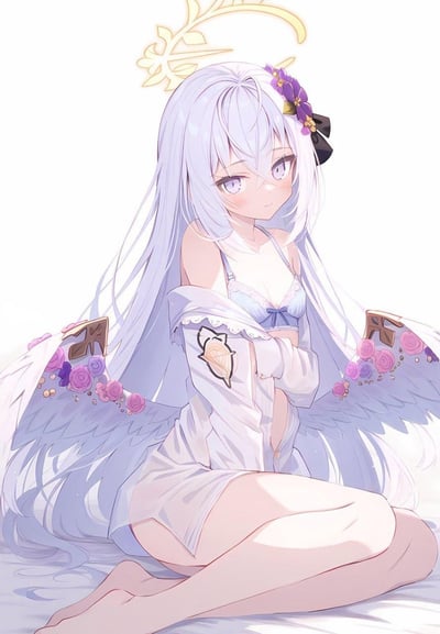 画面中是一位有着淡银长发的天使少女，她头顶金色的镂空光环，背后的羽翼上点缀着粉紫色的花朵。少女身着浅蓝色带蕾丝边的内衣，外搭一件宽松的白色露肩睡袍，睡袍袖子上还有可爱的卡通刺绣，她双臂抱在胸前，跪坐在浅色平面上，神情带着一丝羞涩与清冷，整体色调柔和梦幻，充满治愈感。