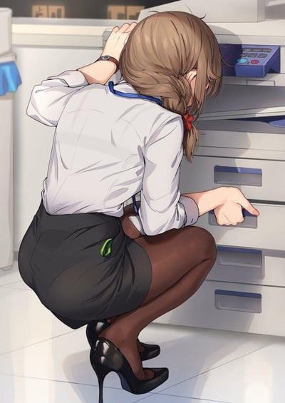 这是一幅AI生成的二次元风格插画，画面呈现了职场日常场景：一位身着标准通勤装的女性职员蹲在办公室的打印机旁，她留着低麻花辫，身穿白衬衫、黑色包臀短裙，搭配深棕色丝袜与黑色细高跟皮鞋，还佩戴着蓝色挂绳和手腕表。她一只手扶着额头，另一只手拉开打印机的抽屉，似乎在操作或检查设备故障。场景设置在明亮的办公室内，地面是光滑的白色瓷砖，背景可见办公设备的部分结构，整体氛围贴近真实职场日常，没有双关、谐音梗或暗示类内容。