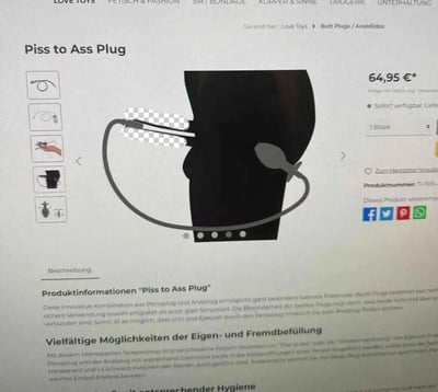 这是一张成人用品网站的产品页面截图，展示了一款名为"Piss to Ass Plug"的产品。页面上方有导航栏，显示当前位置为"Love Toys > Butt Plugs / Anal Toys"。产品名称下方是产品示意图，图中展示了一个黑色的人体轮廓和产品的使用方式。右侧显示产品价格为64,95欧元，并有"Soft verfügbar"（有货）的标识。页面下方是产品详细描述，介绍了产品的特点和使用方法。