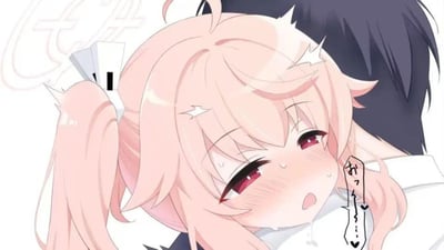 这是一张二次元ACGN同人创作的静态单图，画面主体是手游《蔚蓝档案》中的角色小鸟游星野，她有着标志性的粉色双马尾与白色带黑纹的发饰，此刻脸颊布满红晕，眼尾湿润，嘴角挂着水渍，嘴巴微张，露出害羞又娇软的神情，身体似乎正依偎在画面右侧的深色头发人物怀中。旁边的日文对白气泡是表现娇羞喘息的拟声内容，整体氛围暧昧又充满少女的羞涩感，是爱好者基于原作角色创作的恋爱向同人内容。