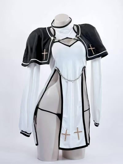 图片展示了一件哥特风格的修女角色扮演服装，采用黑白为主色调。服装包括高领白色内搭，黑色披肩式肩部设计，肩部有金色十字架装饰。胸前有链条装饰，腰部也有银色链条作为点缀。服装整体设计融合了传统修女元素与现代时尚剪裁，侧边采用透明网纱设计增加性感元素，下摆处同样有金色十字架图案。服装被展示在白色人体模型上，背景为纯白色，突出服装细节。