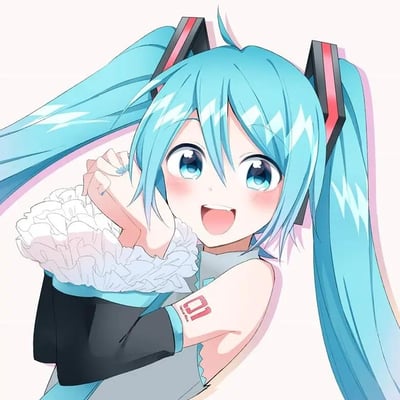 这是一幅虚拟歌手初音未来的同人插画，画面中的初音未来有着标志性的湖蓝色长双马尾，搭配黑红配色的发饰，身穿灰、黑、蓝三色搭配的经典公式服，左臂上印有红色的“01”标识。她睁着明亮的蓝色大眼睛，脸颊晕着淡淡的红晕，嘴巴张开露出开心的神情，一只手抬起放在脸颊旁，整体姿态活泼元气，画风清新柔和，充满治愈感，完美展现了初音未来可爱灵动的形象。