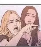 图中是两个卡通风格的女性角色。左侧金发女子表情愤怒，张大嘴巴，右手食指指向右侧的黑发女子；右侧黑发女子则面露惊讶或害怕的神情，眉头微皱，嘴巴微张。整体构图清晰，角色情绪对比鲜明，直观展现了两人之间的紧张互动。