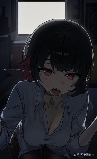 插画中是一位黑发红瞳的动漫少女，短发带有红色挑染，眼尾微微上扬，眼神魅惑，嘴角张开露出尖牙，表情略带惊讶。她穿着一件半敞的白色衬衫，领口较低，脖子上戴着一条带有吊坠的项链。背景是昏暗的室内环境，后方窗户透进微弱光线，整体氛围神秘而慵懒。