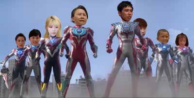 这是一张经过P图改编的搞笑合成静态图，画面背景是被烟雾笼罩的城市废墟，原本是《奥特曼》系列中多位奥特战士集结的经典场景，现在所有奥特曼的头部都被替换成了不同的真人头部，包括网络知名人物、普通男女、小孩等，这些真人头部与奥特曼的银红配色战斗服身体拼接在一起，所有人物都摆出握拳站立的战斗姿势，整体呈现出一种荒诞搞笑的效果，属于对经典影视画面的二次玩梗创作。