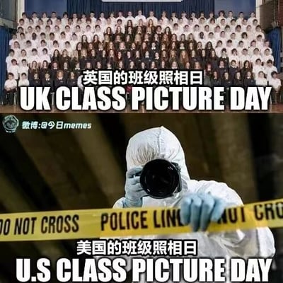 这是一张上下拼接的对比类搞笑梗图，上半部分呈现英国的班级照相日场景：数量众多的学生整齐排列在一起，拍摄常规的集体班级合照，画面氛围平和；下半部分则是对美国班级照相日的夸张演绎：一名身着全套防护服的人员手持相机，前方设置有“POLICE LINE DO NOT CROSS”的警戒线，模拟出案发现场取证拍摄的场景。该图通过强烈的场景反差，以调侃的方式暗喻美国校园枪击案频发的社会现状，从而制造出荒诞的幽默效果。