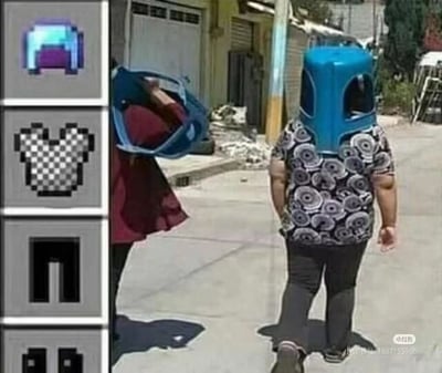 这是一张左右对比的图文混排图，左侧是沙盒游戏《我的世界》（Minecraft）的装备界面截图，从上到下依次展示了钻石头盔、鞘翅、裤子、靴子的像素风格图标；右侧是现实户外场景的拍摄照片，有两名行人，其中一人将蓝色的塑料容器倒扣在头上，其造型与左侧的钻石头盔高度相似，另一人手持的蓝色物品则和鞘翅的外形形成趣味呼应，整体通过现实物品对游戏装备进行了搞笑还原，充满了游戏玩家的玩梗趣味，将虚拟游戏内容与现实场景巧妙结合，制造出反差萌的搞笑效果。
