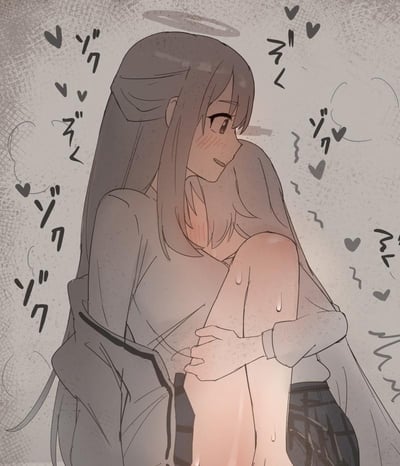 这是一张日系风格的《蔚蓝档案》同人卡通插画，画面以暖色调呈现，两位少女正处于亲密相拥的状态：头顶带有天使光环的日奈面带温柔笑意，脸颊泛起红晕，神态柔和；白子则将脸埋在日奈的颈窝处，手臂紧紧环抱住日奈的腿，身上挂着汗珠，传递出羞涩又依赖的情绪。画面四周布满了日文拟声词“ゾクゾク”（模拟心跳加速、紧张悸动的感受）和爱心符号，进一步烘托出两人之间暧昧、甜蜜又充满细腻情愫的温馨氛围，整体画风柔和细腻，精准捕捉了少女间亲昵互动的瞬间。