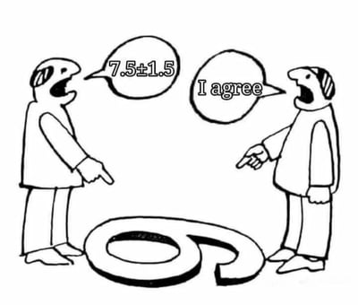 黑白线稿风格的单图，画面中有两个简笔画风格的角色面对面站立，均伸出手指指向对方。左侧角色的对话框中写着“7.5±1.5”，右侧角色的对话框中则是英文“I agree”。两人中间有一个类似螺旋或迷宫的圆形图案。整体构图简单，通过角色激动的姿态和看似矛盾的对话（一方说数学表达式，另一方用英文表示同意）营造出幽默讽刺的效果，可能用于调侃盲目附和或表面认同的场景。