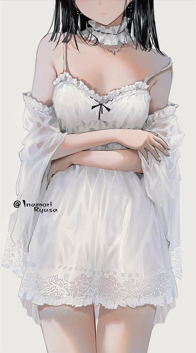 这是一幅日系风格的原创数位插画，画面聚焦于一位身着白色蕾丝吊带裙与同色系透视外搭的黑发少女，她双臂交叉抱于身前，仅露出下半张脸，气质清冷又带着柔和感。画师细腻地刻画了服装的褶皱、薄纱的通透质感，整体色调干净素雅，营造出温柔疏离的氛围感。