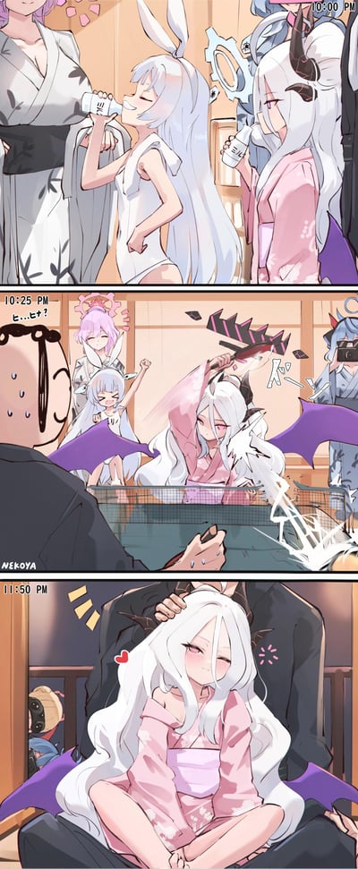 这是一组三格漫画，描绘了奇幻风格少女们的日常生活场景。

第一格（10:00 PM）：一位白发兔耳少女正惬意地喝着饮料，旁边有穿和服的女性角色，周围还有其他带角的少女。

第二格（10:25 PM）：场景转换到羽毛球场地，男性角色露出震惊流汗的表情说着"E...eh?!"，粉发少女在一旁加油，戴眼镜的蓝发少女举着相机拍照，粉衣恶魔角少女正激烈地打羽毛球。

第三格（11:50 PM）：粉衣恶魔角少女娇羞地坐在男性角色腿上，脸上带着红晕和爱心特效，显得十分亲密。