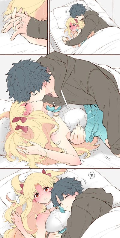 这是一组四格连环二次元漫画，描绘了一对情侣的温馨甜蜜互动：第一格特写两人交握的手，传递出亲密的氛围；第二格展示黑发男生从身后抱着金发女生躺在床上，女生脸颊泛红，露出害羞的神情；第三格中男生俯身吻向女生，女生脸颊通红，眼神迷离，显然心跳加速；第四格男生已经进入熟睡状态，发出打呼的“Z”声，而女生却依旧睁着眼睛，脸颊滚烫，一副心神不宁、心跳不止的模样，将恋爱中的羞涩与心动展现得淋漓尽致。