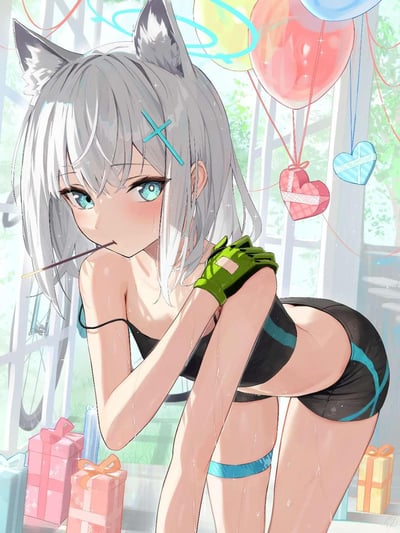 这是一张《蔚蓝档案》角色砂狼白子的同人插画，画面里的白子有着标志性的银白发色和狼耳，搭配通透的蓝绿色眼眸，身穿黑蓝配色的运动抹胸与短裤，戴着绿色半指手套，嘴里叼着一根类似百奇的长条零食。她的身体带着汗珠，姿态娇俏地前倾，脸颊泛红，眼神里带着羞涩感。背景是明亮的室内窗边，悬挂着彩色气球与心形礼盒，地面也摆放着包装精致的礼物，整体氛围充满了情人节的甜蜜感，画风细腻清新，角色的神态与细节刻画十分生动。