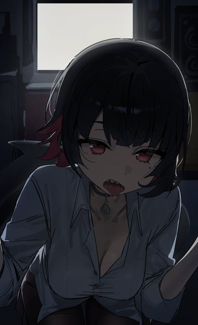 插画中是一位动漫风格的少女，有着齐肩的黑色短发，发尾带有少量红色挑染。她的双眼为鲜艳的红色，眼神略带迷离与魅惑，嘴巴微张，露出两颗小小的尖牙。上身穿着一件宽松的白色衬衫，领口纽扣未完全扣上，隐约可见锁骨线条，脖子上戴着一条带有水滴形吊坠的项链。背景是昏暗的室内环境，后方有一扇窗户透进柔和的白光，照亮了少女的侧脸和头发，整体氛围偏向神秘与忧郁。