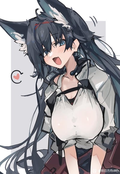 这是一张手游《明日方舟》角色德克萨斯的同人插画，图中的德克萨斯有着标志性的深色长发与狼耳，脸颊泛红、嘴巴微张，露出害羞心动的神情，身体前倾的姿态显得软萌娇俏，旁边的红心气泡进一步烘托出她心动的情绪，画风是随性的手绘风格，衣着还原了游戏中的造型，整体氛围十分可爱。
图中没有双关、谐音梗或暗示内容。