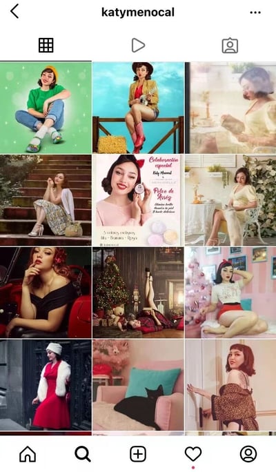 这是一张Instagram个人主页的截图，展示了用户katymenocal的12张（3x4）个人照片九宫格。照片中均为同一位女性，场景多样，包括坐在绿色背景前、倚靠栏杆弹吉他、楼梯上休息、手持化妆品展示、与猫咪共处、红色汽车内沉思、圣诞树旁躺卧、粉色房间摆拍等。整体风格偏向复古生活风，色彩明快，展现了不同的日常姿态与生活瞬间。