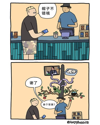 这是一则两格的搞笑连环漫画，第一格场景设定在超市收银台：一位穿着黑色T恤、迷彩短裤的顾客手持手机，正准备结账，他看着对面穿蓝色上衣的收银员，笑着说道“帽子不错哦”；第二格画面揭晓真相，收银员头上的并非帽子，而是一个充满奇幻元素的奇异树状结构：结构上挂载着播放节目的电视、躺着睡觉的猫，还有紫色章鱼触手从结构中伸出来，树枝上有小恐龙、带着幼鸟的鸟巢，还挂着苹果。收银员笑着回应“谢了”，同时摘下一个苹果，询问顾客“来个苹果？”，顾客则露出惊讶的神情。漫画利用视觉反差制造荒诞的笑点，将日常的超市互动和奇幻元素结合，充满无厘头的创意。