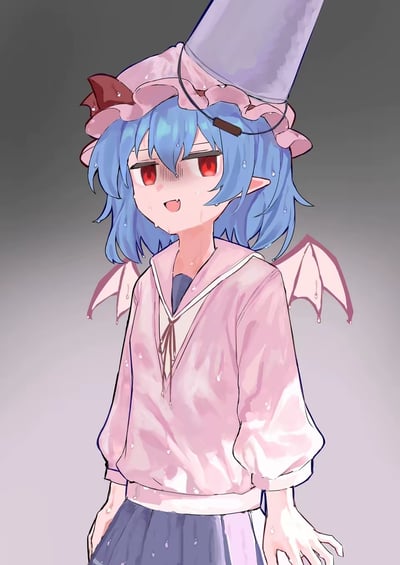 这是一张ACG二次创作插画，描绘了《东方Project》中的角色蕾米莉亚·斯卡蕾特浑身湿透的模样：她的蓝色短发、粉色上衣和背后的小恶魔翅膀都挂满水珠，头上还被固定了一个金属水桶，脸上带着汗珠，嘴角勉强上扬，呈现出窘迫却又强装镇定的神态，画风为日系卡通风格，整体氛围搞笑又带着角色的反差感。
无双关、谐音梗或暗示内容。