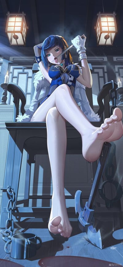 这是一张米哈游游戏《原神》角色夜兰的同人创作插画，采用低视角仰拍构图，凸显角色强大气场与随性姿态。夜兰身着原作深蓝色紧身服饰搭配白色毛领披风，坐在中式高背椅上，一手撑在脑后，另一手戴白色手套持短刃抵在唇边，舌头轻舔刃身，表情慵懒又带着一丝戏谑。她双腿交叠，赤脚的细节强化了放松状态，脚边地面摆放着造型独特的重型武器、带铁链的深色杯子，地面还有疑似血迹的深色痕迹。背景是带有中式镂空窗格的室内空间，上方悬挂两盏中式灯笼，旁侧烛台的蜡烛、铁链等元素，共同营造出刚结束激烈行动后，在私密空间休憩的冷冽又慵懒的氛围。画面光影效果细腻，突出了角色的皮肤质感、服饰细节与武器的金属光泽，整体风格精致且富有张力。