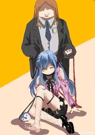 这是一张ACGN相关的二次创作梗图，画面采用剧场式构图：后方是被性转为女性形象的经典网络梗图角色“金发大哥”，她身着西装衬衫，面无表情地用一根红绳牵引着前方的动漫角色利姆露。利姆露出自动漫《关于我转生变成史莱姆这档事》，在这里被改编为穿着粉色露肩上衣、黑色荷叶边短裙、渔网袜的造型，单膝跪地坐在地面，一只鞋子脱落，脸上带着无奈又顺从的神情，身侧还有一个带有阴阳图案的小挎包。整图通过对经典梗图角色的性转、以及动漫主角的形象颠覆，制造出强烈的反差感，属于玩角色形象反差的创作。