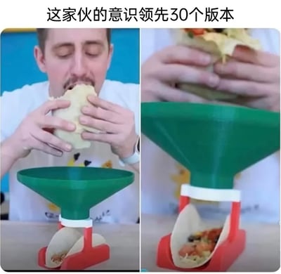 这是一张左右拼接的视频截图，展示了一个极具脑洞的创意进食装置，用来解决吃塔可时食物碎屑掉落的问题。左侧画面中，一名男子闭着双眼，双手拿着饼类食物进食，他面前的绿色漏斗通过白色胶带固定在红色塔可支架上方，支架内放置着装有馅料的塔可，漏斗可以承接进食时掉落的食物碎屑；右侧画面则特写了这个装置的细节，清晰呈现出塔可与漏斗、支架的组合方式。图片顶部配文“这家伙的意识领先30个版本”，以此调侃这个装置的创意超前，用简单的工具组合解决了吃带馅食物的小烦恼，充满生活趣味。
