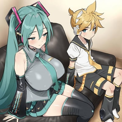 插画中展示了两位VOCALOID虚拟歌手坐在黑色皮质沙发上的场景。左侧是有着标志性青色长发和粉色耳机的初音未来，她穿着灰色无袖上衣和黑色短裙，姿态放松，嘴角带着微笑。右侧是金发双马尾的镜音铃，她戴着白色耳机，穿着白色短袖上衣和黑色短裤，表情略显紧张，额头上有细小汗珠。背景是简约的米色墙壁和木地板，整体氛围呈现出轻松的日常感。