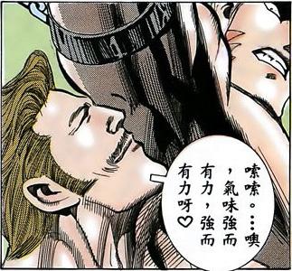 这是一张改编自动漫《JOJO的奇妙冒险》的搞笑梗图，画面中一位留着小胡子的JOJO风格男性角色，凑近另一个角色的手臂，脸上露出陶醉享受的表情，旁边的对白气泡写着「嗦嗦……噢，气味强而有力，强而有力呀❤️」，模仿了JOJO系列中充满张力、极具特色的台词和动作风格，用夸张的表现方式制造出搞笑调侃的效果。
