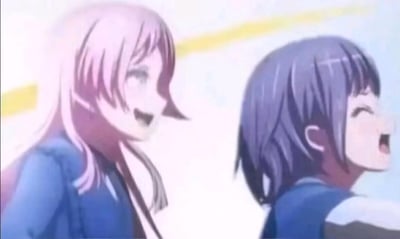 这是一张针对《BanG Dream! It's MyGO!!!!!》动画场景的二次创作梗图，画面里左侧的粉发角色高松灯被网友P上了夸张的长鼻子，搭配她大张的嘴形成滑稽的视觉效果；右侧的紫发角色千早爱音则保留了原作里闭眼大笑的神态，两人侧头互动的场景因为P图的夸张变形充满了搞笑的反差感，没有双关、谐音梗等隐含内容，单纯靠形象的魔改制造欢乐笑点。