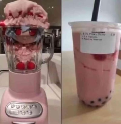 这是一张左右对比的搞笑合成梗图：左侧画面里，粉色的樱初音形象被和樱桃一同放进粉色搅拌机中，仿佛即将被搅拌；右侧则是一杯成品的粉色樱桃珍珠奶茶，看起来就像是搅拌后的最终产物。创作者通过拼贴合成的方式，打造出“把动漫角色做成饮品”的荒诞脑洞效果，充满趣味，没有谐音或双关梗，纯靠脑洞制造笑点。
