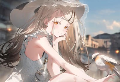 这是一幅AI生成的日系插画风格作品，画面中一位浅金色长发的少女戴着蕾丝边宽檐帽，身穿露背的浅色无袖裙，手肘撑在腿上，手托着脸颊，侧头看向停在自己手上的小鸟，神情温柔放松。背景是模糊的水边小镇，暖色调的光斑点缀，风拂动少女的长发，整体氛围宁静治愈，充满夏日的闲适感。