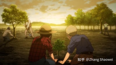 暖金色的夕阳铺满开阔的土地，前景中《进击的巨人》里的莱纳·布朗与一位戴草帽的女性蹲在刚种下的小树苗旁，安静地注视着它；背景里还有几位民众在照料已经扎根的树木，有的弯腰培土，有的蹲身打理树苗，整个画面被夕阳晕染得温暖柔和，展现了战争结束后人们回归田园、重建家园的宁静治愈场景，与作品前期残酷的战斗氛围形成强烈反差。