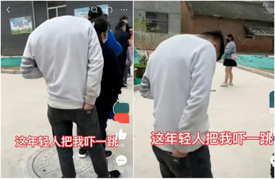 这是一张由两张照片拼贴的搞笑表情包，内容是一名穿灰色上衣的年轻男子在排队时低头，因角度问题他的头几乎看不见，显得像“无头”一样。配文“这年轻人把我吓一跳”用来幽默表达对现在年轻人的状态或行为的夸张反应，常用于评论“丧文化”、精神状态差或压力大的现象。

整个画面呈现出一种夸张、荒诞又无奈的氛围，并带有错位和视觉双关效果。“头没了”借用物理错位形象，嘲讽精神状态“丧”、“无精打采”。

不过图片没有涉及敏感政治内容。