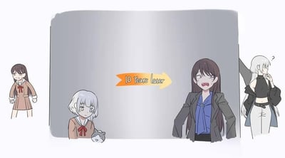 这是一张左右对比的连环卡通漫画，通过中间标注“十年后”的箭头分隔开两个时空场景。左侧是十年前的校园场景：两名穿着水手服的女学生，左边的黑发女生皱着眉头，满脸烦躁；右边的白发女生抱着一个小玩偶，表情平静温和。右侧是十年后的职场场景：当年的黑发女生变成了穿着深色西装的职场人，头发凌乱，眼睛布满红血丝，大张着嘴，满脸疲惫崩溃，完全是典型的社畜状态；当年的白发女生则穿着时尚的露腰上衣与休闲裤，表情疑惑地托着腮，似乎认不出眼前崩溃的人就是当年的同学。画面用强烈的形象与状态反差，调侃了部分人从校园到职场的巨大变化，凸显出职场压力给人带来的改变，充满搞笑又无奈的氛围。