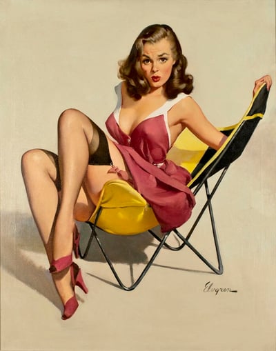 这幅插画展示了一位穿着粉红色吊带裙的女性，她坐在一把黄黑相间的折叠椅上。女性有着卷曲的棕色头发，化着复古妆容，表情略显惊讶。她穿着黑色长筒袜和红色高跟鞋，姿态优雅地斜靠在椅子上，一只手搭在椅背上。背景是简单的浅色，突出主体人物。整幅作品呈现出典型的20世纪中期pin-up艺术风格，色彩鲜明，线条流畅。