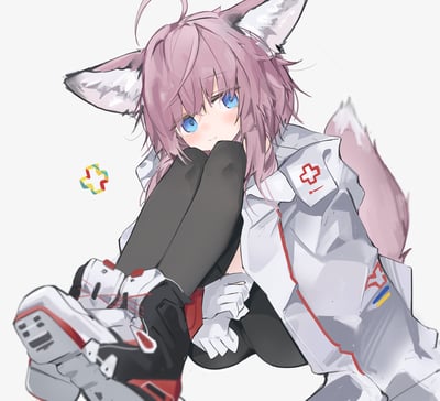 这是一张游戏《明日方舟》的同人插画，图中角色是罗德岛医疗干员苏苏洛，她有着淡粉色的兽耳与尾巴，澄澈的蓝眼睛带着害羞腼腆的神情，双手抱膝将脸轻靠在膝盖上，身着带有红十字标识的医疗制服，画面旁还有一个彩色十字小图标，整体画风软萌治愈，尽显角色温柔腼腆的特质。