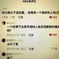 这是一张抖音评论区的竖屏截图，内容是一段关于恋爱问题的扎心互动：来自甘肃的用户提问「所以很久不谈恋爱，会等来一个很好的人吗」，收获723个赞；来自湖南的用户用生活化的场景神回复「一个经常不去菜市场的人会买到新鲜的蔬菜吗？」，获得467个赞；后续还有浙江的用户评论「太牛了哥」「绝了」表示赞同。这段评论用直白的类比点出恋爱中需要主动的现实逻辑，戳中不少网友的共鸣。