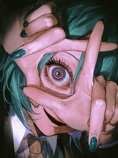 这是一幅虚拟歌手初音未来的同人插画，画面中初音未来以双手在脸前摆出框形手势，将带有彩色螺旋催眠纹路的眼睛凸显出来，青绿色的发丝与深色美甲形成视觉呼应，露出的嘴角带着诡异的笑意，画风充满张力，营造出被精神操控、催眠的诡异猎奇氛围，视觉冲击力极强。