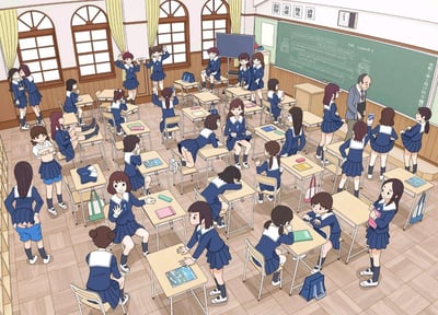 这是一幅动漫风格的日式中学教室场景插画。画面中有大量穿着蓝色水手服与短裙的女学生，她们呈现出多样化的动态：有的站在课桌旁聊天、有的坐在椅子上整理书本、有的趴在桌上休息、有的互相挥手致意，还有部分学生正从座位上起身，整体氛围热闹而充满活力。教室内部布置细节丰富，包括多扇带有黄色窗帘的拱形窗户、前方的绿色黑板（上面有模糊板书）、木质地板以及排列整齐的课桌椅，桌上散落着书本、文具和书包。一位男性教师站在黑板附近，手持文件夹，似乎在观察学生们的活动。整个场景构图清晰，展现了课间或课后学生们自由活动的轻松校园氛围。