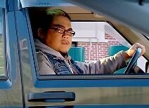 戴眼镜男性