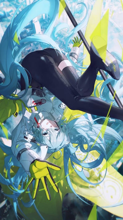 这是一幅以VOCALOID人气角色初音未来的赛车衍生形象「赛车初音」为主题的插画，画面采用倒置的独特视角，蓝发双马尾的初音身着白黄配色的未来感赛车外套，搭配黑色紧身裤装与亮黄色手套，身体呈俯冲姿态，一手抓着黑色旗杆，发丝和衣摆随气流飘动，背景是模糊的城市建筑群，整体色调以清爽的蓝、纯净的白和亮眼的黄为主，画风精致细腻，充满速度感与活力，完美展现了赛车初音的炫酷气质。
