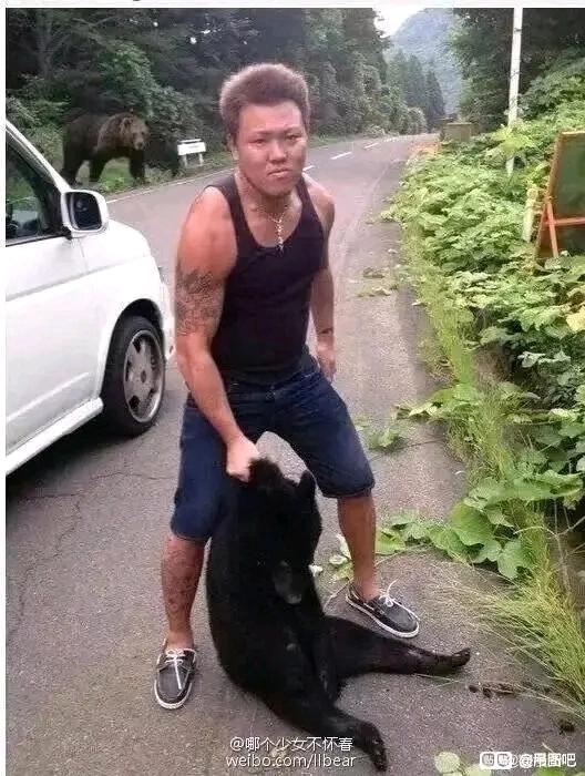 纹身男子