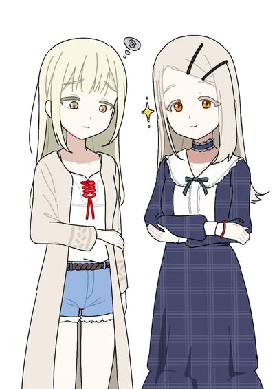 画面呈现两位原创二次元风格的少女并排站立的场景：左侧浅金色长发少女身着米色开衫、红绳装饰内搭与牛仔短裤，眉头微蹙，头顶的螺旋符号传递出她困惑、低落的情绪，双臂交叉于身前，神情恹恹；右侧浅米色长发少女戴着黑色发夹，身穿带白色大翻领的深蓝色格纹裙装与黑色项圈，双眼明亮有神，身旁的星星符号凸显出她的元气满满，双臂交叉抱胸，面带微笑，状态十分愉悦自信。