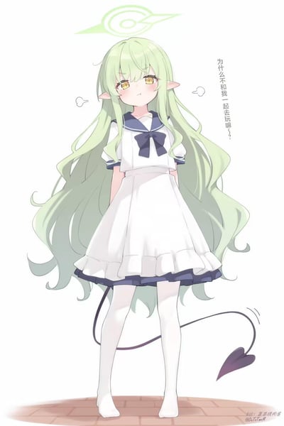 插画中是一位有着浅绿色长发的少女，她有着尖尖的精灵耳朵和黄色的眼睛，穿着白色水手服搭配蓝色领结和裙摆。她的身后有一条黑色的尾巴，末端是心形的。少女表情略带委屈和期待，微微低着头，似乎在请求对方和自己一起玩。画面上方有一个绿色的抽象图案，整体风格可爱治愈。